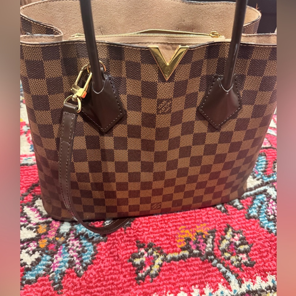 Louis Vuitton Damier Kensington print bag